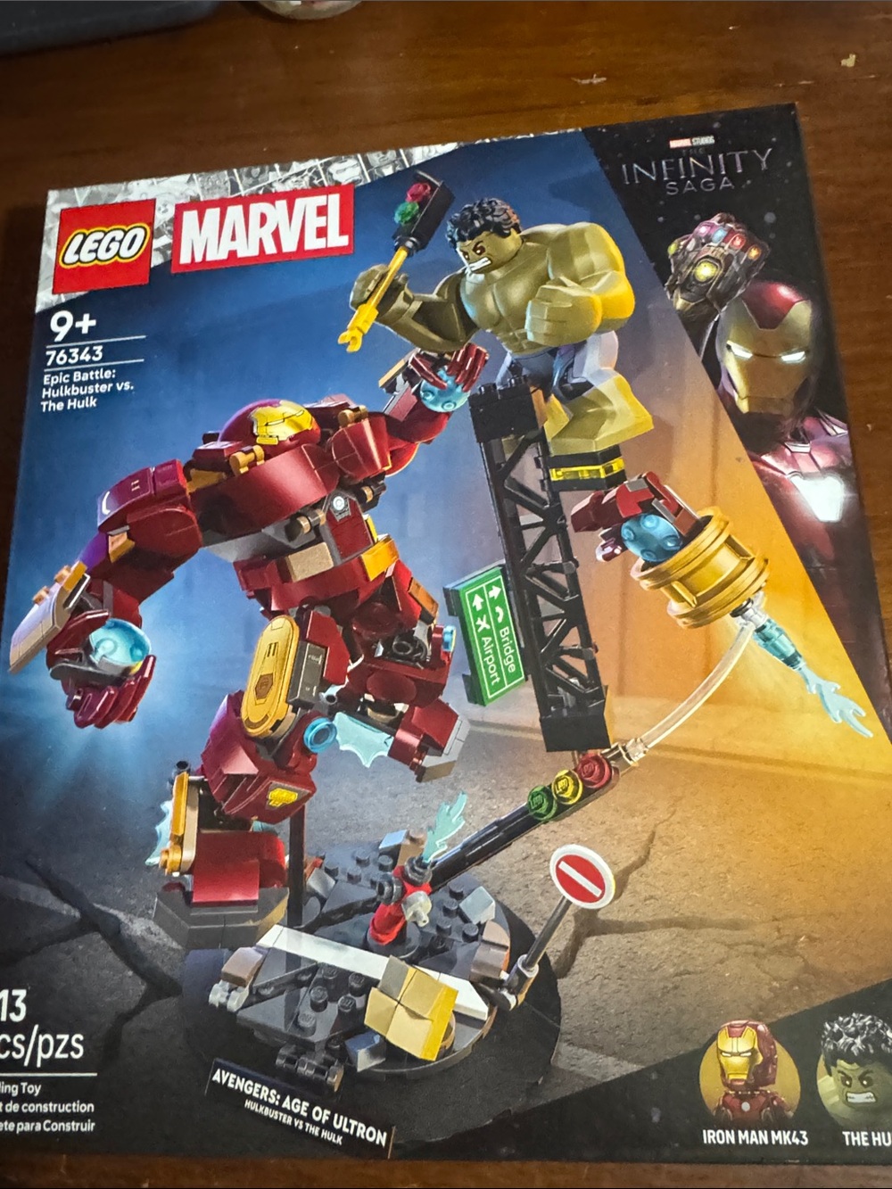 Marvel Red & Gold Hulkbuster vs Green Hulk Building Battle Set